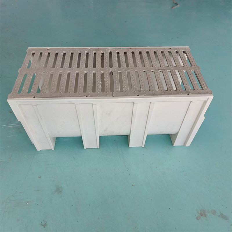 Những quy tắc hoặc tiêu chuẩn xây dựng nào chi phối việc lắp đặt các kênh thoát nước bằng nhựa?