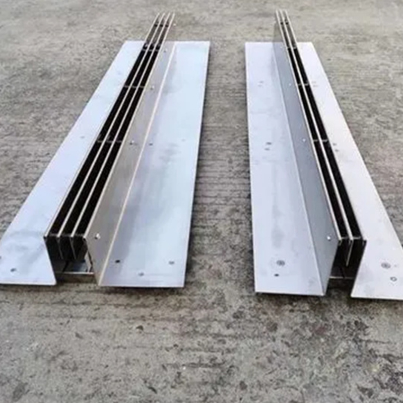 Rãnh thoát nước tuyến tính được sử dụng cho vỉa hè