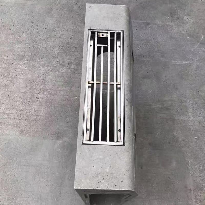 Giếng kiểm tra mương thoát nước bằng đá ở lề đường, Mương thoát nước ở lề đường có rãnh tuyến tính